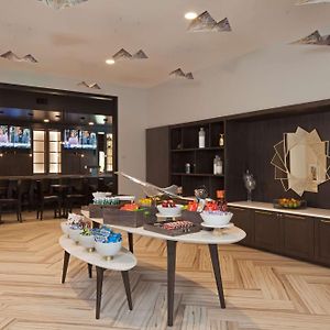 H Hotel Los Angeles, Curio Collection By Hilton